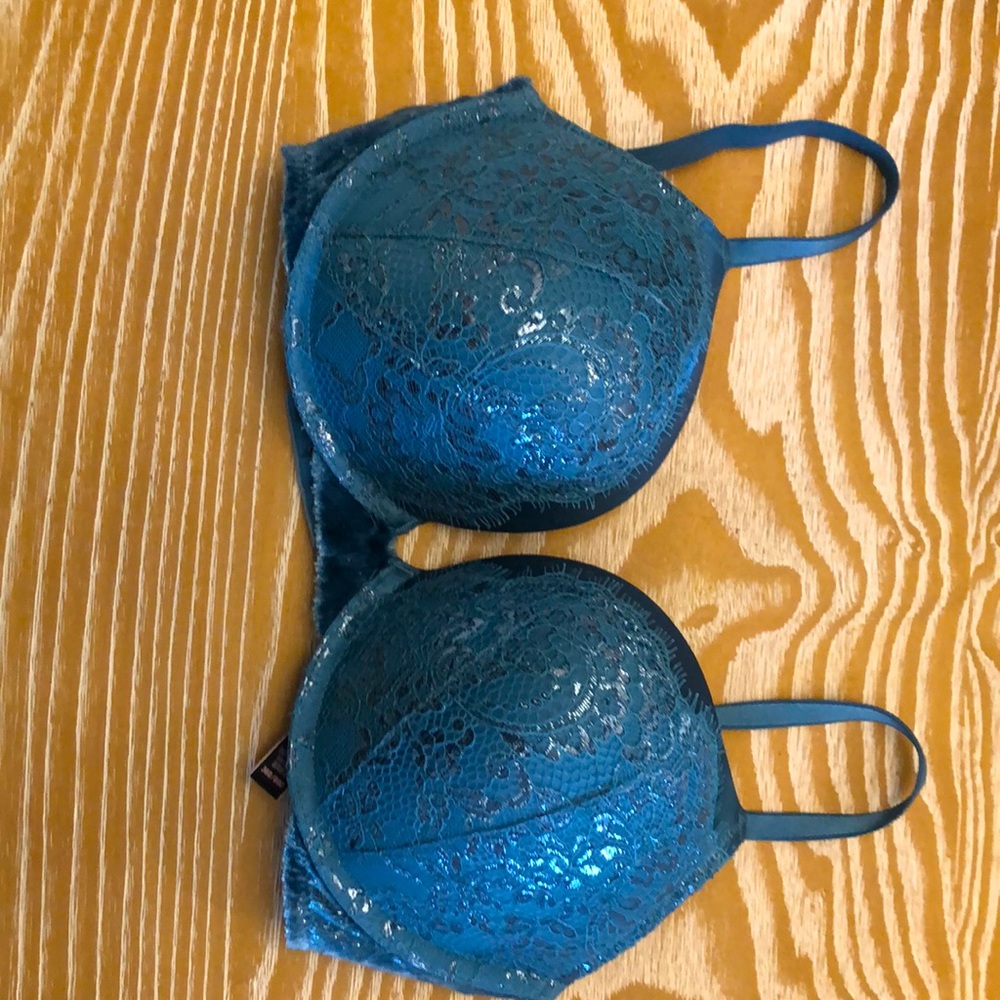 Victoria’s Secret bombshell plunge push up bra 36B
